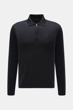 Emporio Armani Strickpolo dark navy, frontale Nahaufnahme, Mix aus Schurwolle und Microfaser, Regular Fit, feines Strickbild, Polokragen mit Zipper, tonales Logo, weicher Griff, elastische Qualität, flexible Rippbündchen.