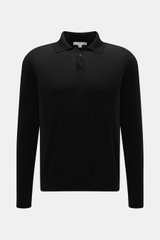 Malo Feinstrickpolo schwarz, Frontansicht, reine Schurwolle, weicher Griff, feines Strickbild, Regular Fit, Polokragen, Drei-Knopf-Leiste, Rippbündchen.
