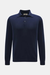 Fioroni Cashmere Strickpolo dunkelblau, frontale Nahaufnahme, reiner Baby-Cashmere, weicher Griff, Polokragen, Drei-Knopf-Leiste, Regular Fit, feines Strickbild.