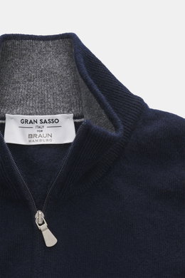 Gran Sasso Cashmere half-zip jumper navy close-up from above showing zipper, stand-up collar, soft pure cashmere knit with rib cuffs, slim fit.