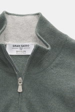 Gran Sasso Cashmere half-zip jumper grey green melange shown from a close-up top front view, featuring pure cashmere, soft touch, fine knit, slim fit, zipper stand-up collar, elastic rib cuffs.