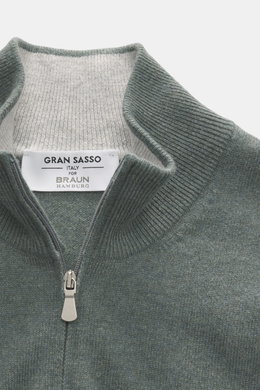 Gran Sasso Cashmere half-zip jumper grey green melange shown from a close-up top front view, featuring pure cashmere, soft touch, fine knit, slim fit, zipper stand-up collar, elastic rib cuffs.