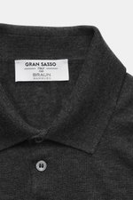 Close-up front view of Gran Sasso Fine knit polo dark grey collar and buttons, showing fine knit texture in lightweight blend.

Description: <p>The lightweight knit polo by GRAN SASSO is made from ultra-fine virgin wool, cashmere, and silk. A timeless ess