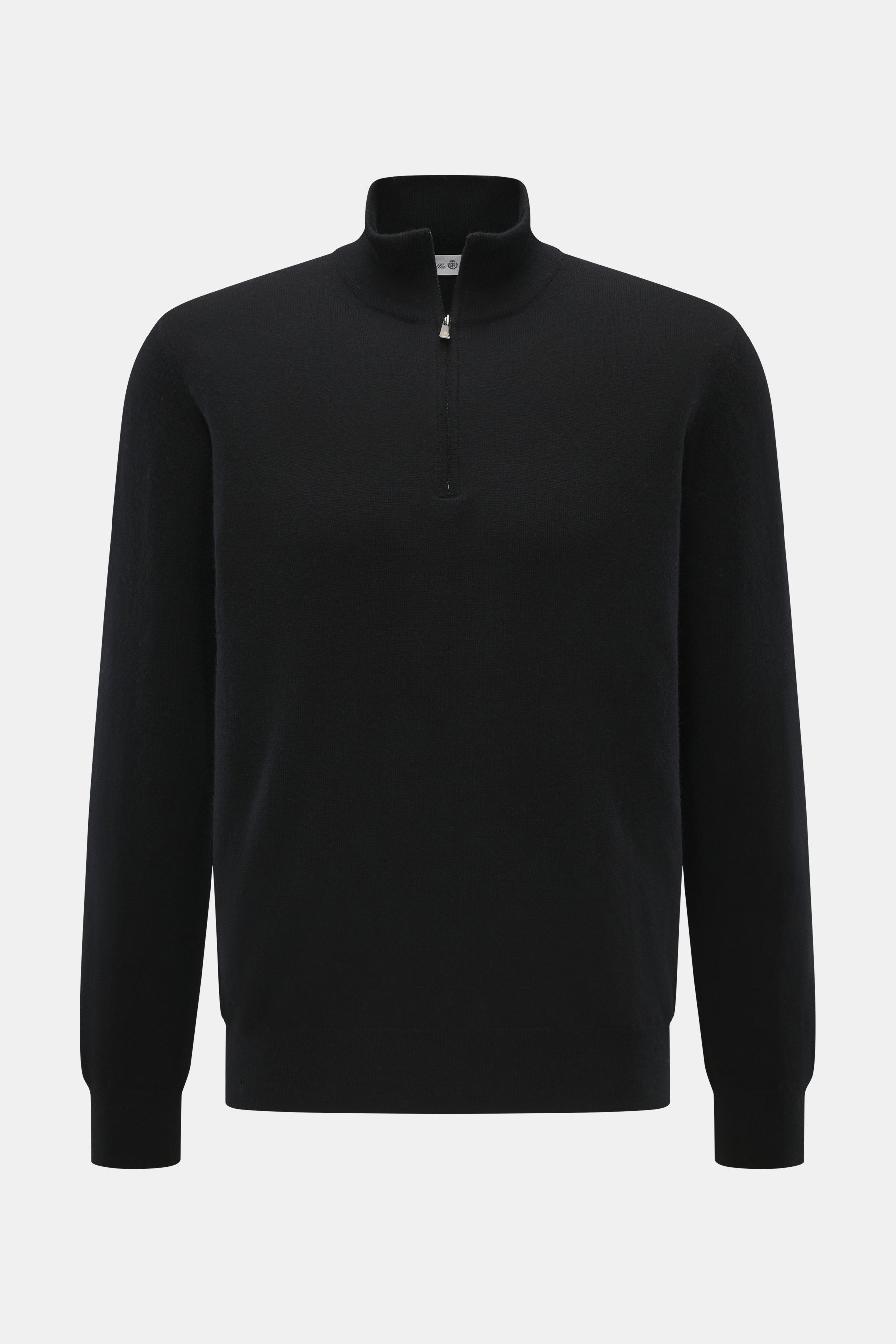 Della Ciana Troyer schwarz, frontale Nahaufnahme, Mix aus Cashmere und Merinowolle, weicher Griff, feines Strickbild, Regular Fit, Troyer-Kragen mit Reißverschluss, flexible Rippbündchen.