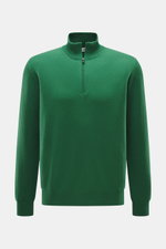 Della Ciana Troyer grün, frontal fotografiert, Regular Fit, feines Strickbild, Troyer-Kragen mit Reißverschluss, weicher Griff, Mix aus Cashmere und Merinowolle, flexible Rippbündchen.