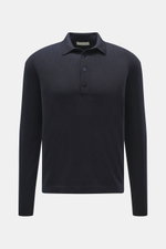 Kiefermann Merino Strickpolo 'Imano' navy, frontale Nahaufnahme, reine Merinowolle, weicher Griff, feines Strickbild, Oversized Fit, Polokragen, Drei-Knopf-Leiste.