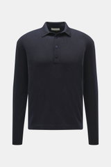 Kiefermann Merino Strickpolo 'Imano' navy, frontale Nahaufnahme, reine Merinowolle, weicher Griff, feines Strickbild, Oversized Fit, Polokragen, Drei-Knopf-Leiste.