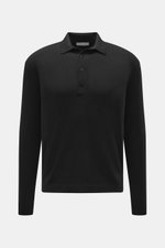 Kiefermann Merino Strickpolo 'Imano' schwarz, Frontansicht, reine Merinowolle, weicher Griff, feines Strickbild, Oversized Fit, Polokragen, Drei-Knopf-Leiste.
