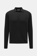 Kiefermann Merino Strickpolo 'Imano' schwarz, Frontansicht, reine Merinowolle, weicher Griff, feines Strickbild, Oversized Fit, Polokragen, Drei-Knopf-Leiste.