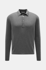 Kiefermann Merino Strickpolo "Imano" dunkelgrau, frontale Nahaufnahme, reine Merinowolle, weicher Griff, feines Strickbild, Oversized Fit, Polokragen, Drei-Knopf-Leiste