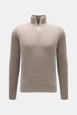 Allude Troyer beige meliert, frontal fotografiert, Patentstrick aus Wolle und Cashmere, weicher Griff, mittelgrobes Strickbild, Slim Fit, Rippstrickkragen mit Zipper, komfortable Rippbündchen.