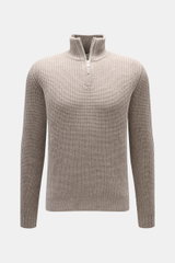 Allude Troyer beige meliert, frontal fotografiert, Patentstrick aus Wolle und Cashmere, weicher Griff, mittelgrobes Strickbild, Slim Fit, Rippstrickkragen mit Zipper, komfortable Rippbündchen.