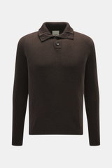 Allude Troyer dunkelbraun, frontal fotografiert, Regular Fit, mittelgrobes Strickbild, Stehkragen mit Vier-Knopf-Leiste, weicher Griff, Mix aus Schurwolle und Cashmere, komfortable Rippbündchen.
