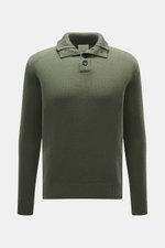 Allude Troyer dunkelgrün, frontal fotografiert, Regular Fit, Stehkragen mit Vier-Knopf-Leiste, weicher Griff, Schurwolle-Cashmere, mittelgrobes Strickbild, Rippbündchen.