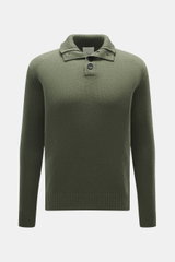 Allude Troyer dunkelgrün, frontal fotografiert, Regular Fit, Stehkragen mit Vier-Knopf-Leiste, weicher Griff, Schurwolle-Cashmere, mittelgrobes Strickbild, Rippbündchen.