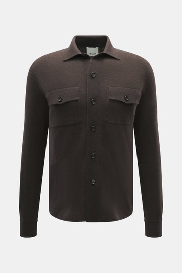 Front view of Allude Knit shirt dark brown in regular fit, featuring a mix of virgin wool and cashmere, soft feel, fine knit pattern, smooth button placket, turn-down collar, patch chest pockets, and comfortable ribbed cuffs.