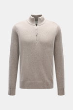 FTC Cashmere Troyer sand meliert, frontal fotografiert, reiner Cashmere, weicher Griff, feines Strickbild, Regular Fit, Troyer-Kragen mit Reißverschluss, Rippbündchen.