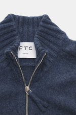 FTC Cashmere Troyer graublau meliert aus feinem Strick mit Troyer-Kragen und Reißverschluss, Detailaufnahme von oben, weicher Griff, Regular Fit.
