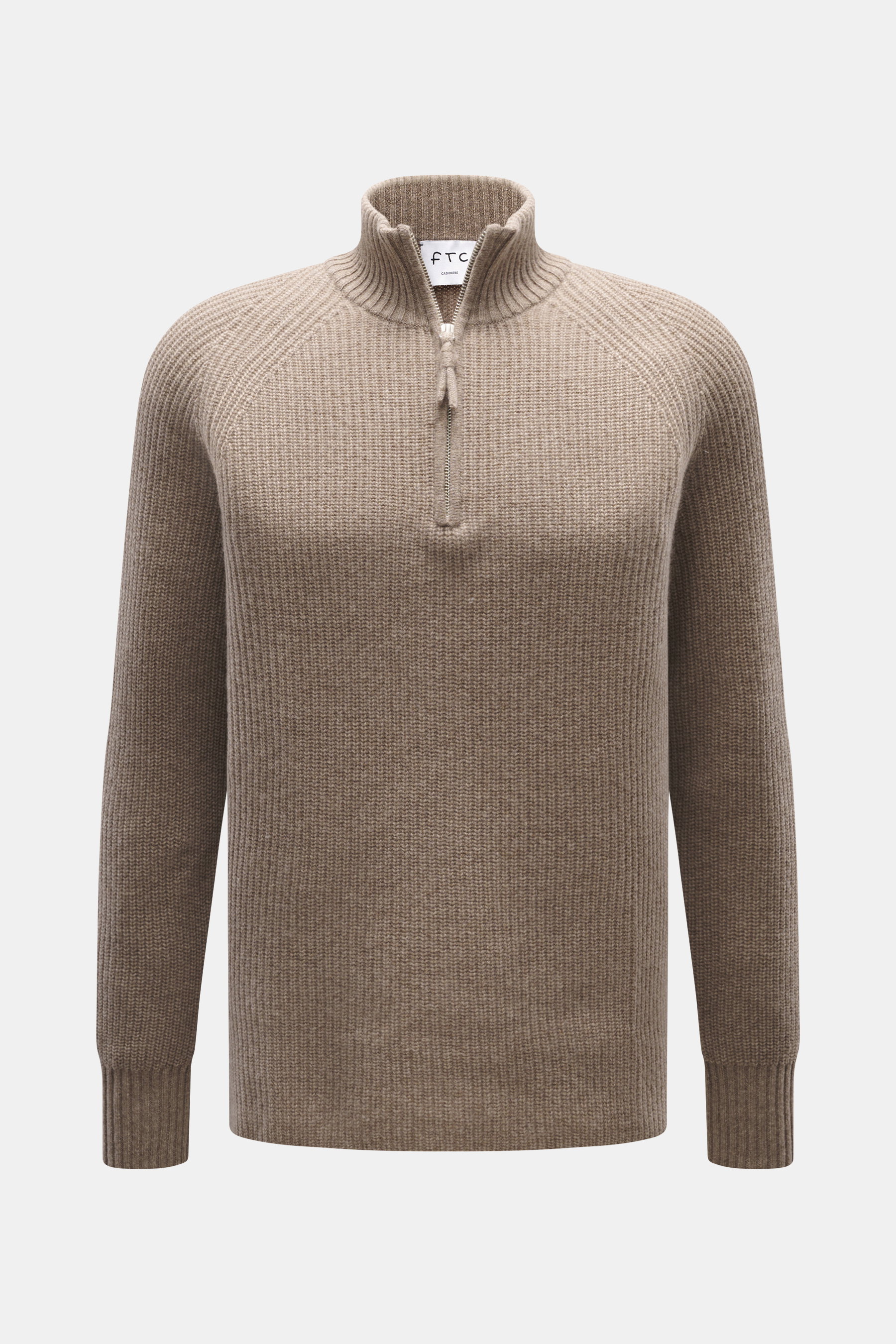 Frontale Nahaufnahme des FTC Cashmere Troyer taupe meliert mit Troyer-Kragen, Reißverschluss, weichem Griff und mittelgrobem Strickbild.