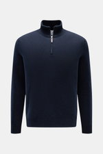 Frontale Nahaufnahme des FTC Cashmere Troyer navy mit Troyer-Kragen und Reißverschluss, Slim Fit, feinem Strickbild, weichem Griff und Rippbündchen.