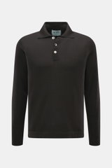 FTC Strickpolo dunkelbraun, frontal fotografiert, Slim Fit, Strick aus Cashmere und Lyocell, klassischer Polokragen, Drei-Knopf-Leiste, Perlmuttknöpfe, doppelt gearbeitete Saumabschlüsse, kurze Saumschlitze, softer Griff, sehr feines Strickbild.