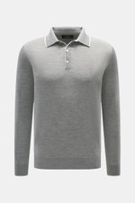 Moorer Cashmere Feinstrickpolo 'Teramo' grau meliert, frontal aus mittlerer Distanz, Slim Fit, Perlmuttknöpfe, feiner Baby-Cashmere-Strick.