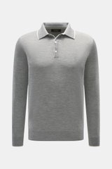 Moorer Cashmere Feinstrickpolo 'Teramo' grau meliert, frontal aus mittlerer Distanz, Slim Fit, Perlmuttknöpfe, feiner Baby-Cashmere-Strick.