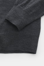 Close-up front view of the B.F. Knitwear Merino knit polo dark grey melange sleeve and cuff, knit from pure merino wool, soft feel, fine knit pattern, regular fit, classic polo collar, flexible ribbed cuffs.