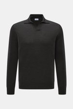 von Braun Merino Feinstrickpolo anthrazit, frontale Nahaufnahme, Slim Fit, offener Skipper-Kragen, reine Merinowolle, weicher Griff, feines Strickbild, flexible Rippbündchen, moderner Smart-Casual-Look