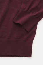 von Braun Merino Feinstrickpolo bordeaux, Detailaufnahme von oben, reine Merinowolle, Slim Fit, Skipper-Kragen, weicher Griff, flexibler Rippbündchen