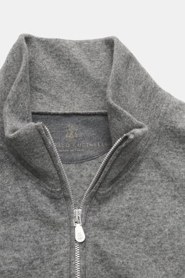 Close-up front view of Brunello Cucinelli Cashmere quarter-zip jumper grey melange with stand-up collar and silver zipper.

Description: <p>Sporty casual essential made in Solomeo: The Troyer made of pure cashmere by BRUNELLO CUCINELLI sets a luxurious ac