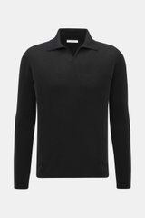 The Row Strickpolo 'Ripley' schwarz, frontale Nahaufnahme, reiner Cashmere, weicher Griff, feines Strickbild, Slim Fit, Polokragen mit offener Leiste, Rippbündchen.