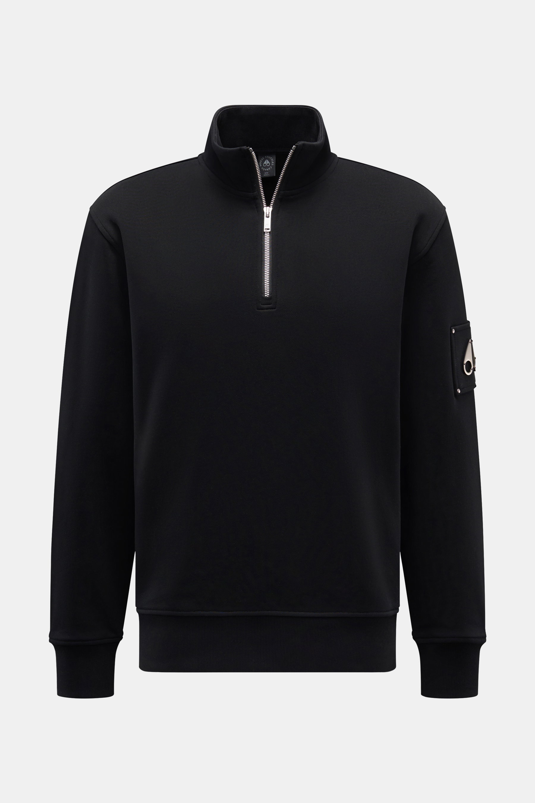 Moose Knuckles Sweat-Troyer 'Hartsfield' schwarz, frontal, Regular Fit, Baumwolle, weicher Griff, hoher Kragen mit Zipper, Metall-Logo am Oberarm, elastische Rippbündchen.