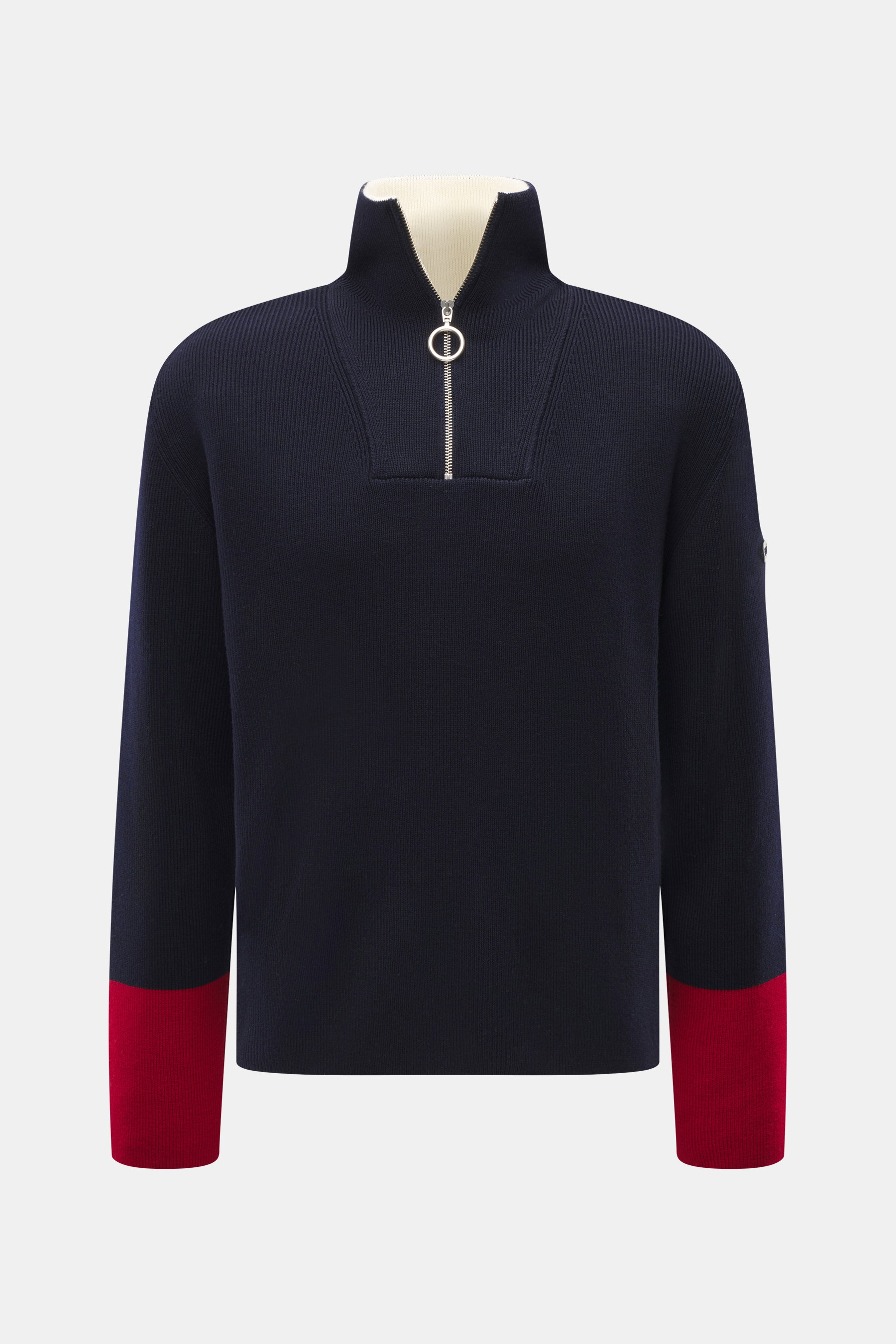 Ami Paris Merino Troyer navy/rot, Frontansicht, reine Merinowolle, weicher Griff, Regular Fit, Troyer-Kragen mit Zipper, Logo-Patch am Ärmel, farblich abgesetzte Ärmelabschlüsse.
