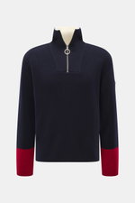 Ami Paris Merino Troyer navy/rot, Frontansicht, reine Merinowolle, weicher Griff, Regular Fit, Troyer-Kragen mit Zipper, Logo-Patch am Ärmel, farblich abgesetzte Ärmelabschlüsse.