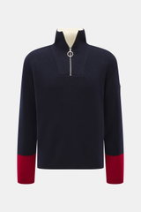 Ami Paris Merino Troyer navy/rot, Frontansicht, reine Merinowolle, weicher Griff, Regular Fit, Troyer-Kragen mit Zipper, Logo-Patch am Ärmel, farblich abgesetzte Ärmelabschlüsse.