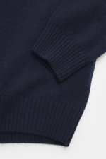 Close-up front view of the navy Moorer Quarter-zip jumper 'Pienza' showing the fine knit pattern and ribbed cuff made from a soft cashmere-wool blend.
