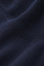 Close-up front view of the fine knit pattern on the Moorer Quarter-zip jumper 'Pienza' navy, showcasing its soft cashmere-wool blend fabric.