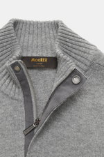 Close-up front view of the Moorer Quarter-zip jumper 'Pienza' grey melange, featuring a stand-up collar with velour leather zipper, fine knit pattern, and ribbed cuffs in a soft cashmere-wool blend.