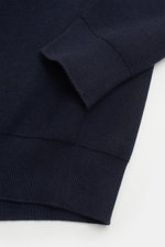 Close-up front view of Polo Ralph Lauren Troyer navy showing the textured cotton fabric, ribbed cuffs, and hem. <p>Ein Essential für milde Tage: Der Troyer von POLO RALPH LAUREN überzeugt durch hochwertiges Baumwollmaterial und wird zum stilvollen Partner