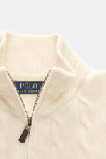 Polo Ralph Lauren Troyer creme, Detailaufnahme von oben, Zopfstrick aus Wolle mit Cashmere, Slim Fit, Troyer-Kragen mit Reißverschluss, weicher Griff.