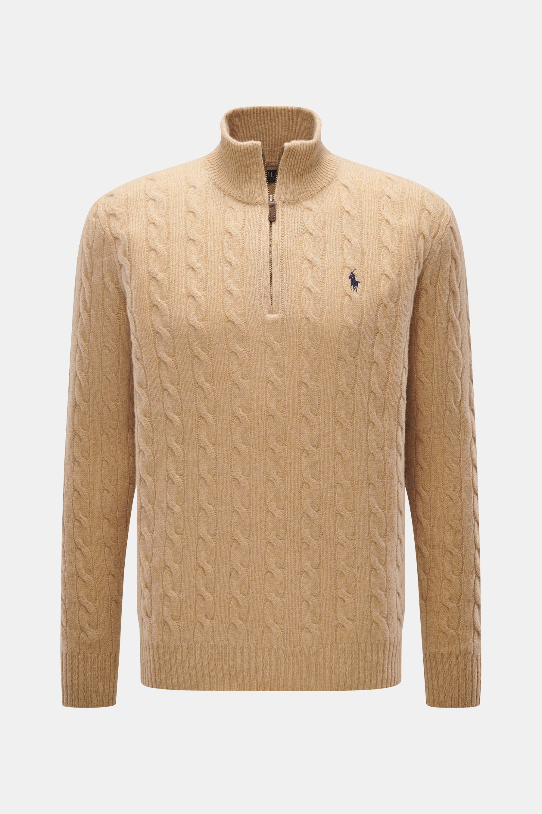 Vorderansicht des Polo Ralph Lauren Troyer camel in Zopfstrick aus Wolle mit Cashmere, Slim Fit, Troyer-Kragen mit Reißverschluss, tonales Polospieler-Stitching, weicher Griff und Rippbündchen.