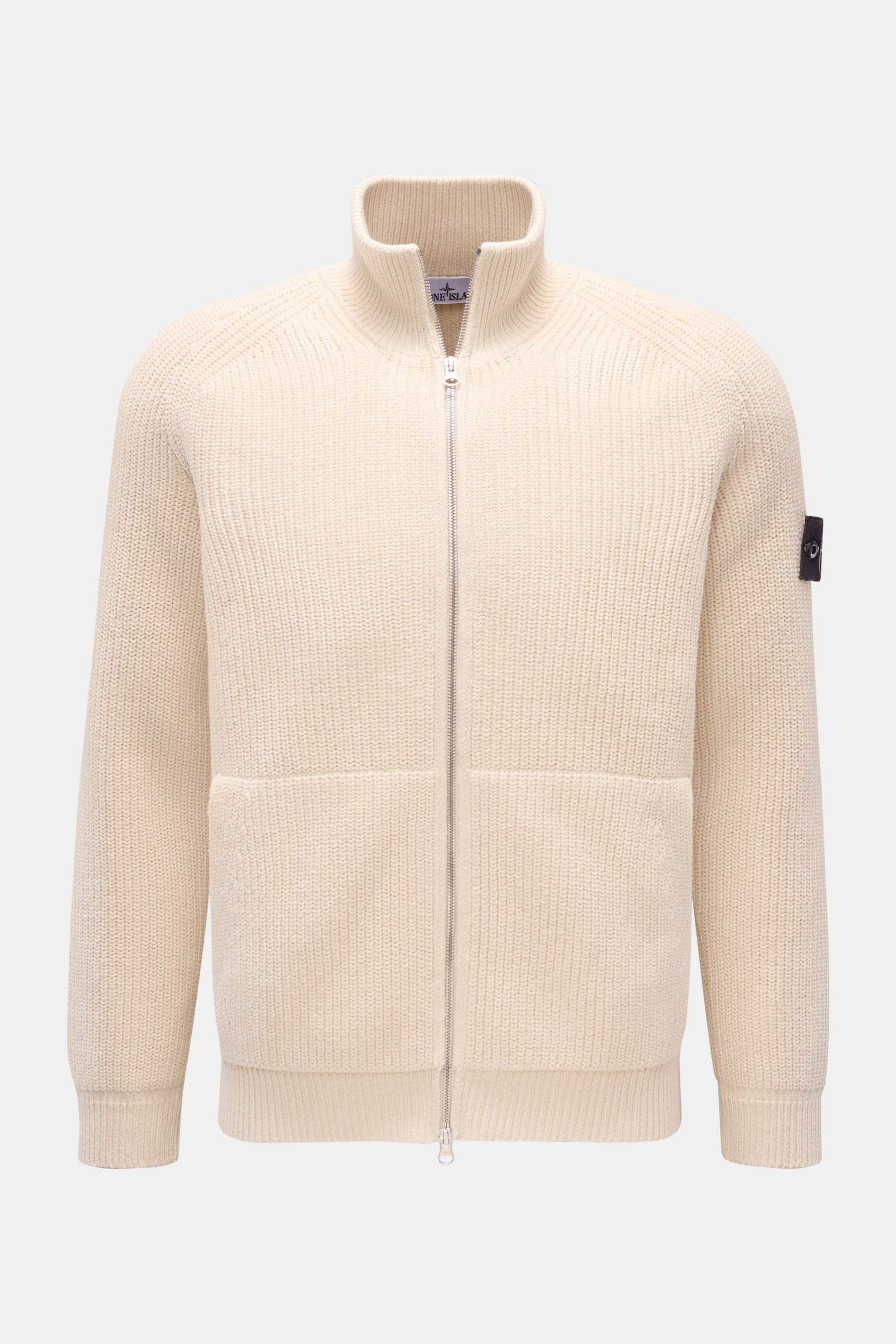 Stone Island Strickjacke 'Raw Beauty' creme, frontale Ansicht, Patentstrick aus Baumwolle, Stehkragen, Zwei-Wege-Zipper, Kompass-Badge am Ärmel, Slim Fit.