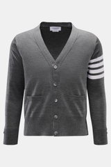 Thom Browne Cardigan dunkelgrau meliert, frontale Sicht, feiner Schurwoll-Cardigan mit Fünf-Knopf-Leiste, weißen Streifen am Ärmel, Slim Fit, Tricolore Ripsband.