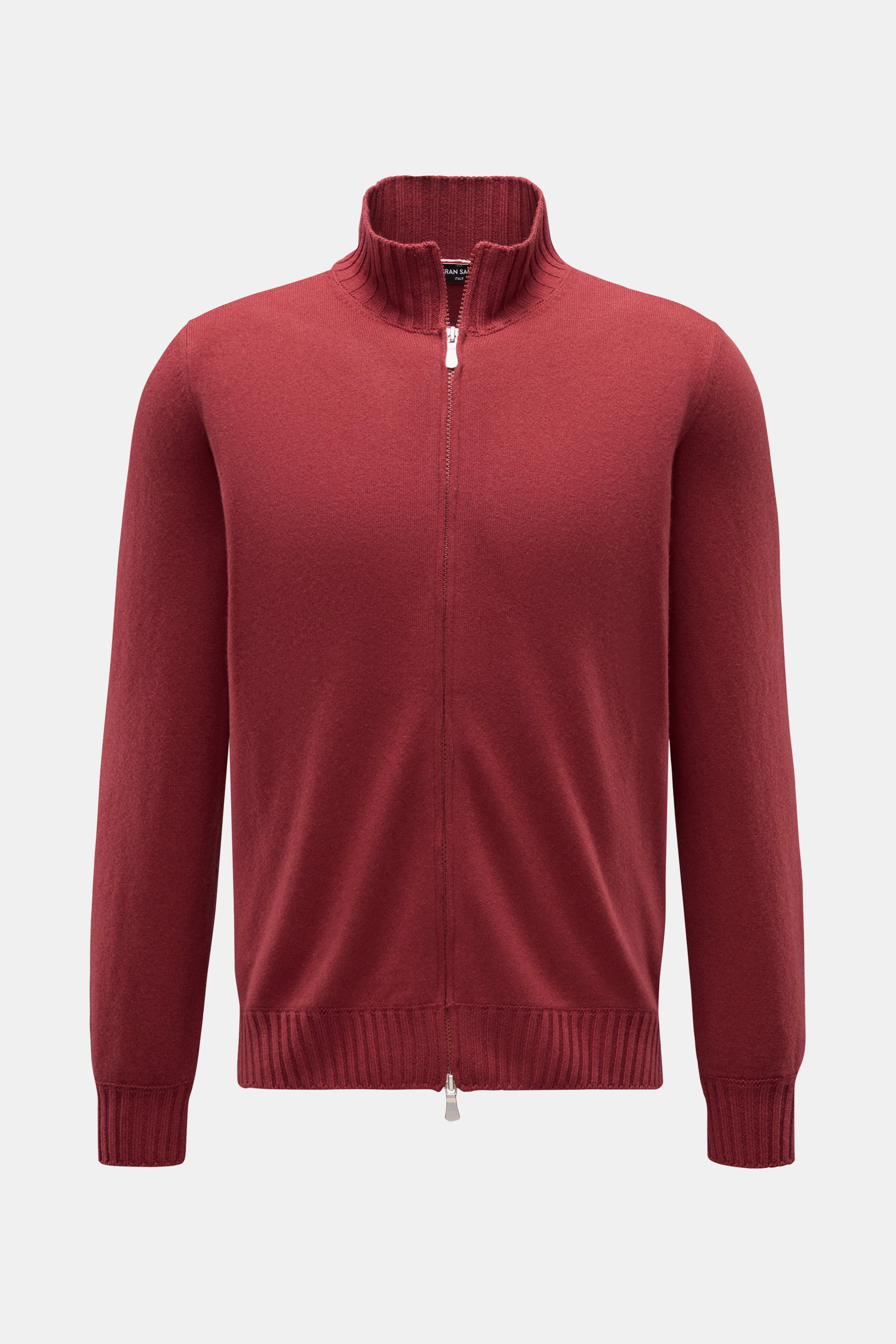 Gran Sasso Cashmere Strickjacke dunkelrot, sportives Basic aus reinem Cashmere, Slim Fit mit feinem Strickbild, Zwei-Wege-Reißverschluss, Rippbündchen, frontal fotografiert.