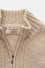 Nahaufnahme der Fioroni Cashmere Strickjacke sand meliert von oben, reiner Cashmere, sehr weicher Griff, mittelfeines Strickbild, leichter Bouclé-Effekt, Slim Fit, Zwei-Wege-Reißverschluss, schräge Hüfttaschen, flexible Rippbündchen.