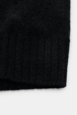 Close-up front view of the Filippo de Laurentiis Cardigan black showing soft, medium-fine knit with elasticated rib knit bands.

Description: 
<p>A soft, luxurious blend of cashmere, silk and high-quality microfibre makes this cardigan by FILIPPO DE LAURE