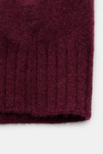 Filippo de Laurentiis Cardigan violett Detailaufnahme von elastischem Rippstrickbündchen, mittelfeines Strickbild, weiche Cashmere-Seide-Microfaser-Mischung.