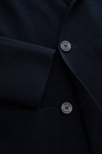 Close-up front view of the Lunaria Cashmere Cashmere Cardigan navy showing fine knit, double-breasted buttons, lapel collar, and patch pockets. Italian finesse for refined looks: The Lunaria Cashmere Cashmere Cardigan navy combines pure luxury cashmere kn