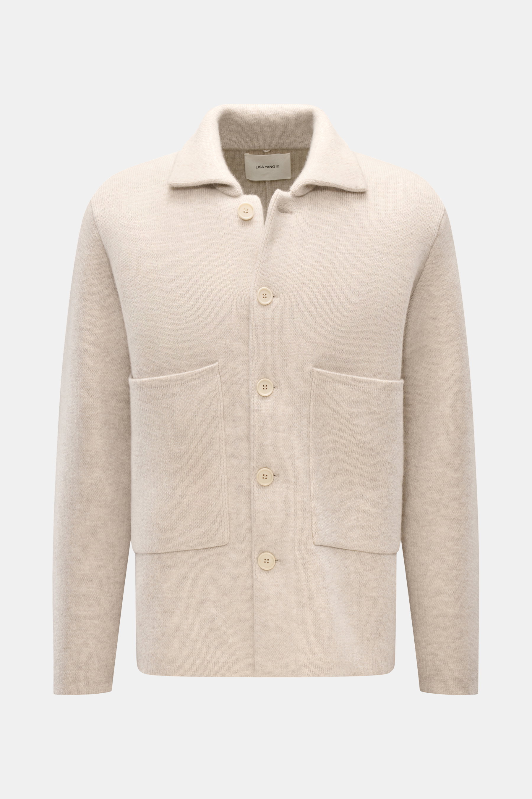 Lisa Yang Cashmere Cardigan 'Louis' sand, Vorderansicht, Slim Fit, reiner Cashmere, weicher Griff, schwere Qualität, Umlegekragen, Fünf-Knopf-Leiste, große Hüfttaschen.